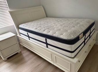 Full size bed