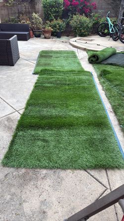 Turf artificial grass 4 large rectangles 8 ft x 4 ft roughly