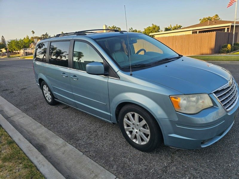2008 Chrysler Town & Country