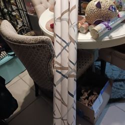 HI END EXPENSIVE WALLPAPER GOT 3 ROLLS EACH 1 THIS COST 1800 JUST 1 ROLL SEND ME BEST OFFER WE SEE NEED GONE ASAP