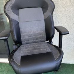 COMPUTER CHAIR 