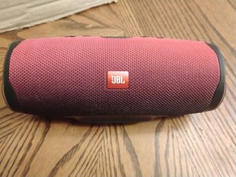 JBL charge 4 wireless Bluetooth speaker (black & purple)