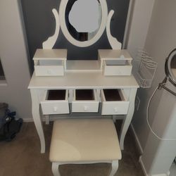 White Vanity With Mirror/drawers/Stool
