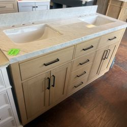 ARIEL Hepburn 60 in. Double Sink Freestanding Bathroom Vanity in Oak with Carrara White Quartz Top