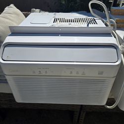 Midea Window Air Conditioner And Heater All In One. Works Great