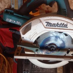 Makita. 18 Volts  Dual Batery 