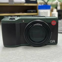 Ricoh GR2
