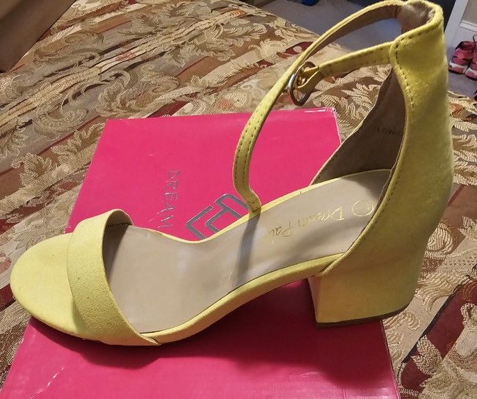 LADIES LOW HEELS