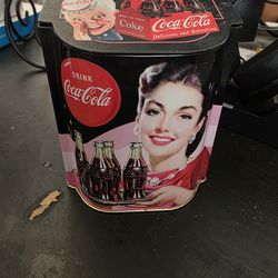 Collectibal coca-cola tin
