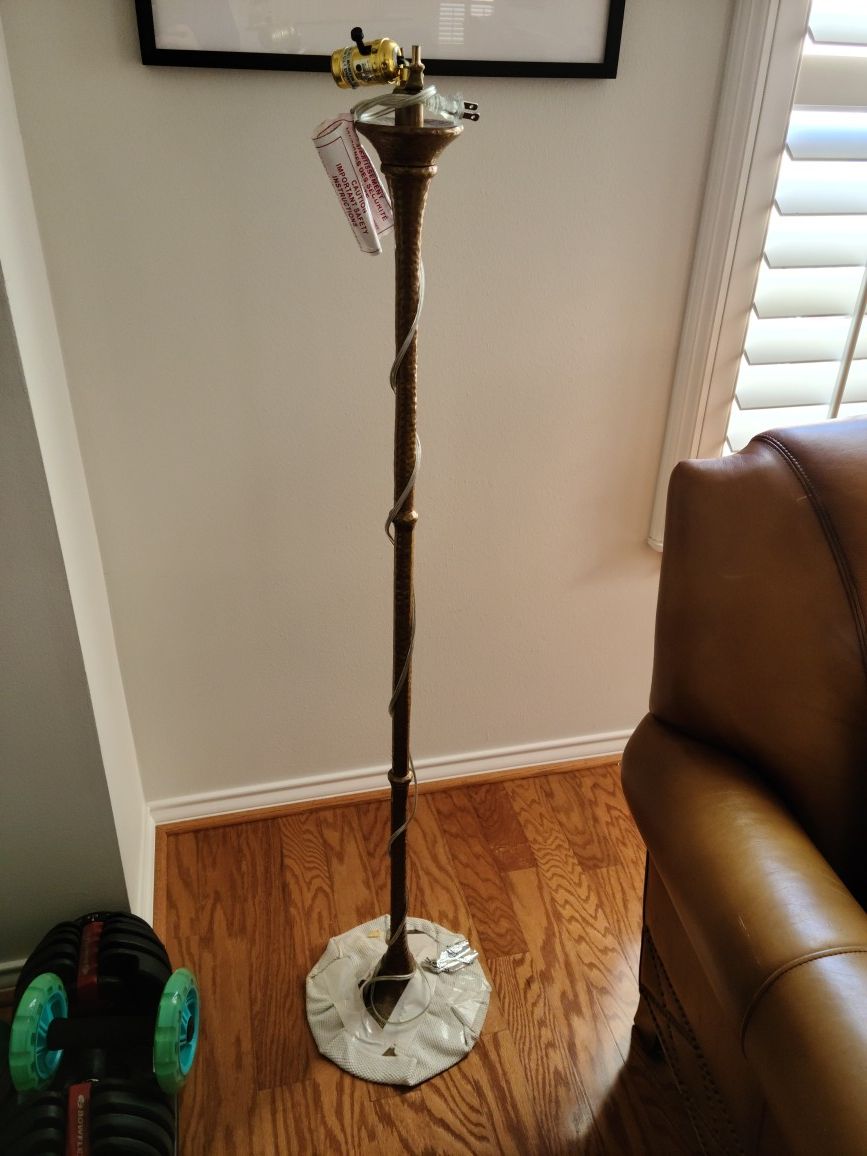 Sturdy Lamp (slightly broken)