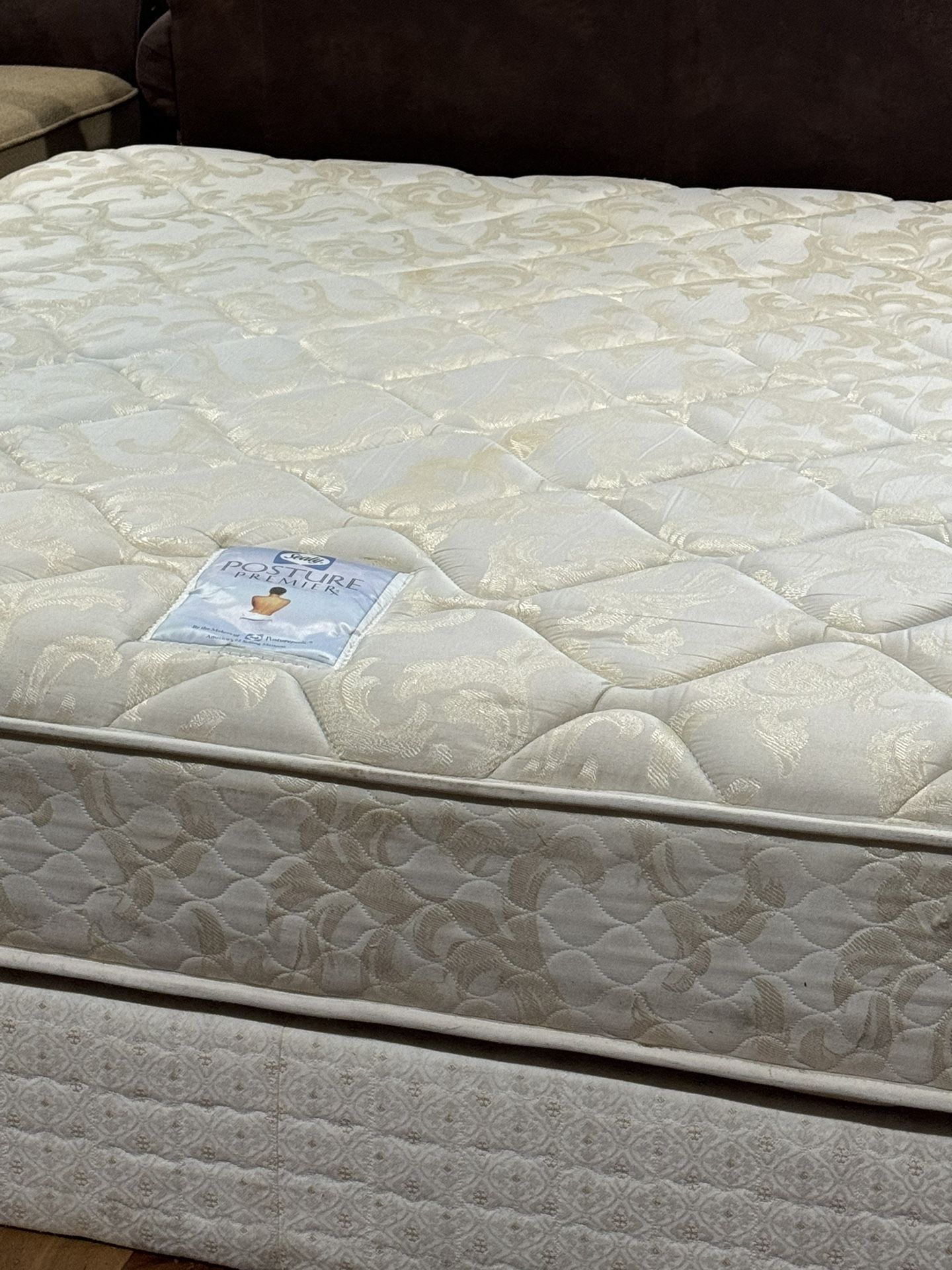 USED KING SIZE SEALY POSTUREPEDIC Mattress WITH BOX SPRINGS DELIVERY AVAILABLE