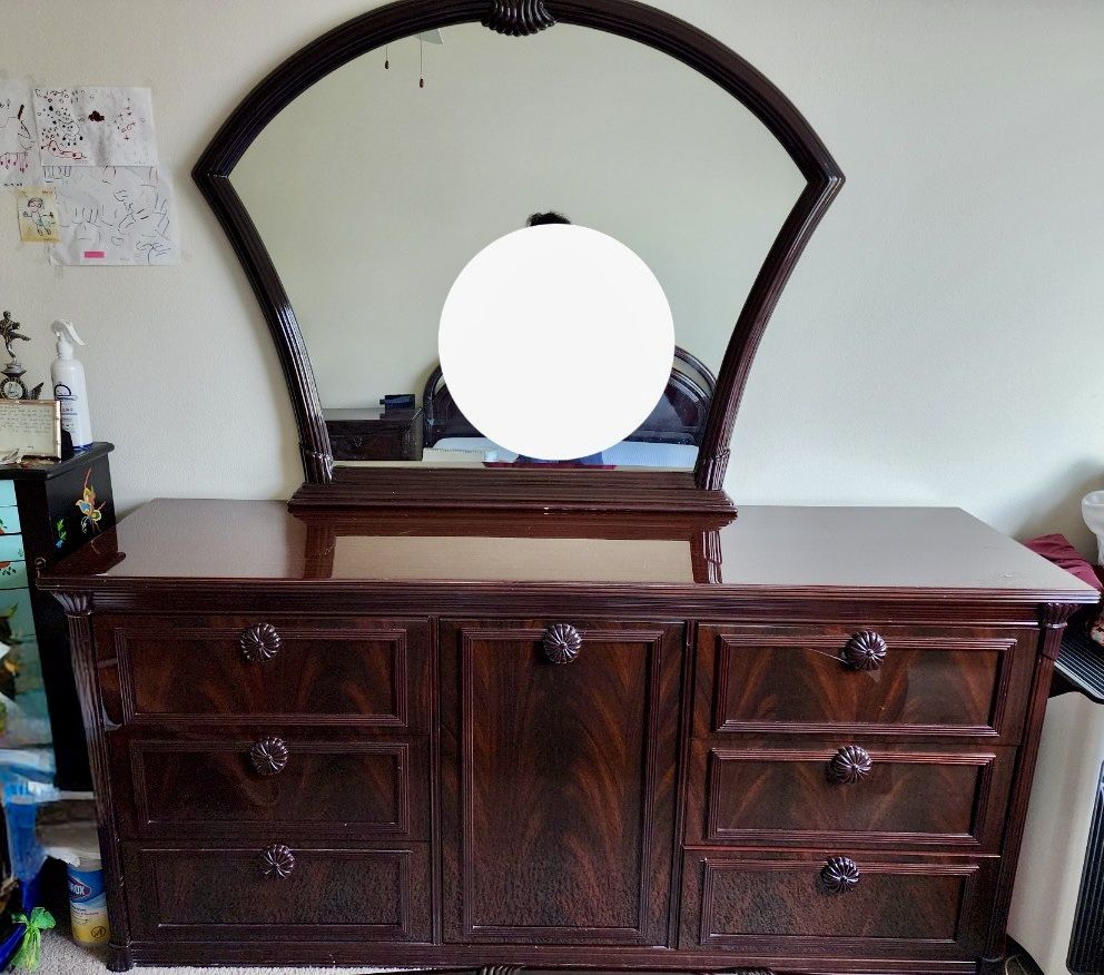 Vintage Italian Solid Wood Bedroom Set – Dresser w/ Mirror, Nightstand & Bed Frame + Mattress