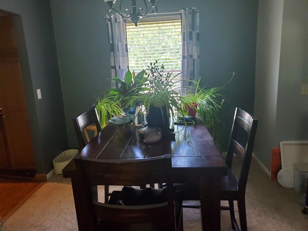 Dining room Table With 4 Chairs
