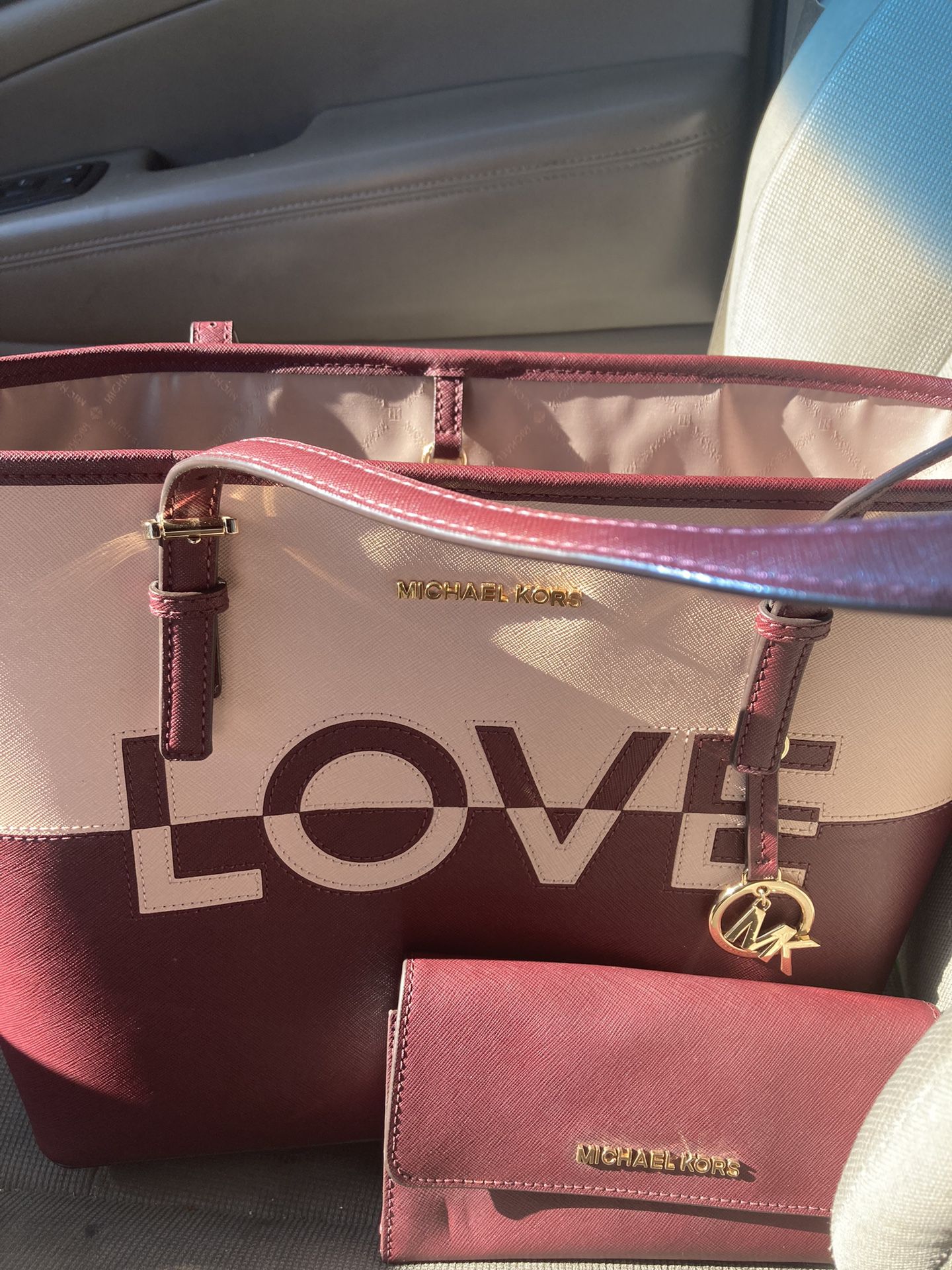 NEW Michael Kors “LOVE” Bag w/Wallet for Sale in Phoenix, AZ - OfferUp