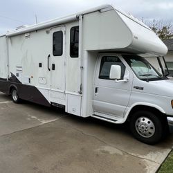 RV 2003 White Ford Winnebago 31 Footer