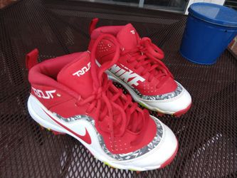 Boys Nike size 13 baseball cleats