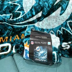 NEW luxurious Miami Dolphins Royal Plush Raschel Throw – Nfl Licensed Product