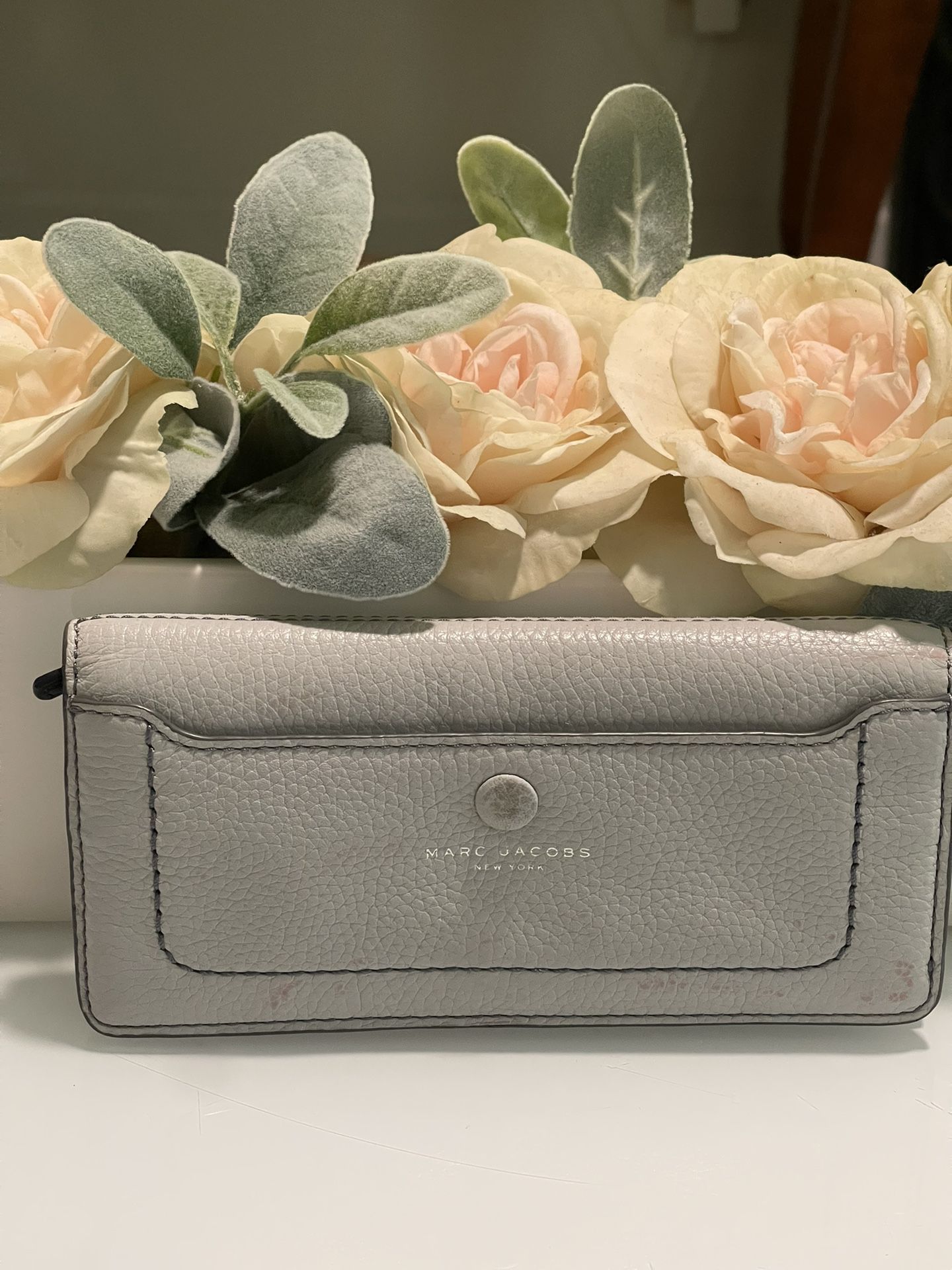 Marc Jacobs New York Wallet Gray Silver 