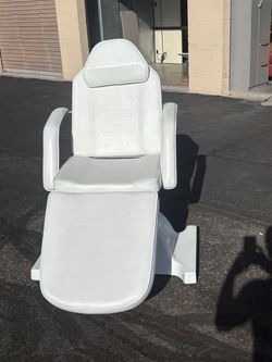 Nice White Salon/ Massage Chair-$280
