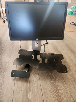 HP Monitor with VESA Monitor Wall Mounts