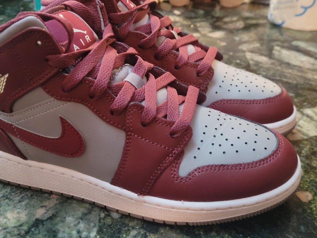 Nike Air Jordan 1 Mid (5Y)