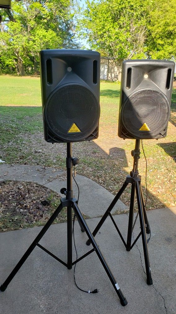 Behringer Eurolive B212D Active PA Speaker System with Pro Line stands