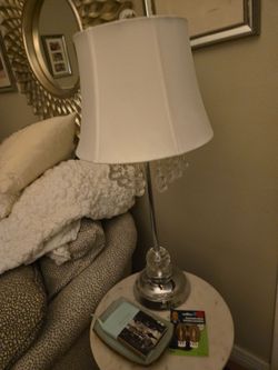 Lamp with crystals. Good condìtion...like new
