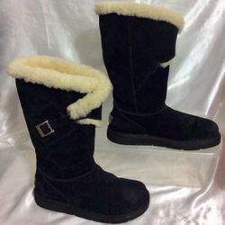 UGG Australia 5358 MESSENGER Black Suede Shearling Tall Boots Women's 9. Color black. Very comfortable and warm. In great condition 