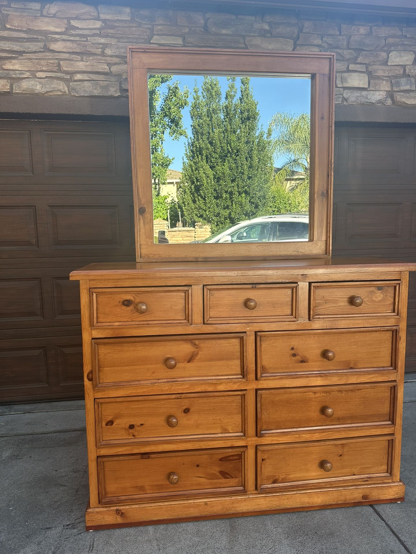 Solid wood 9-drawer dresser with mirror