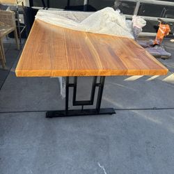 Teakwood And Aluminum Hd Buttercup Table Brand New 