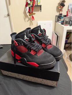 Jordan 4 red thunder size 9