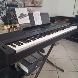 Piano Yamaha DGX-670