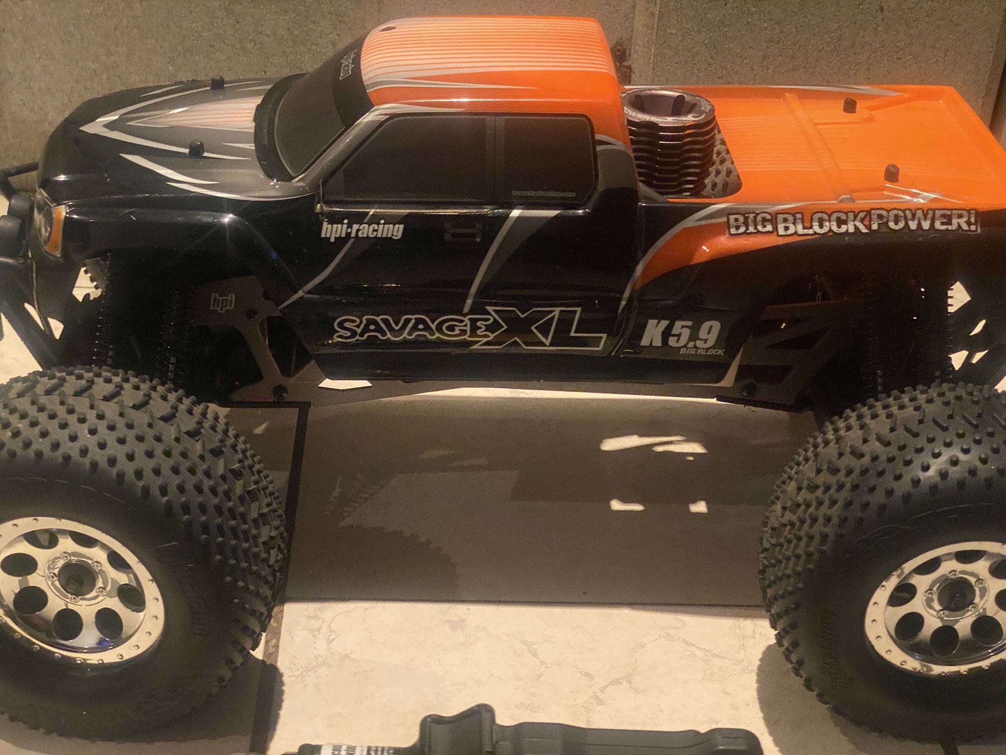 HPI savage XL 5.9 big block nitrous truck 1/8