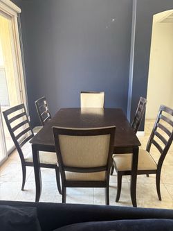 Dining room table that comes with a leaf and six chairs.