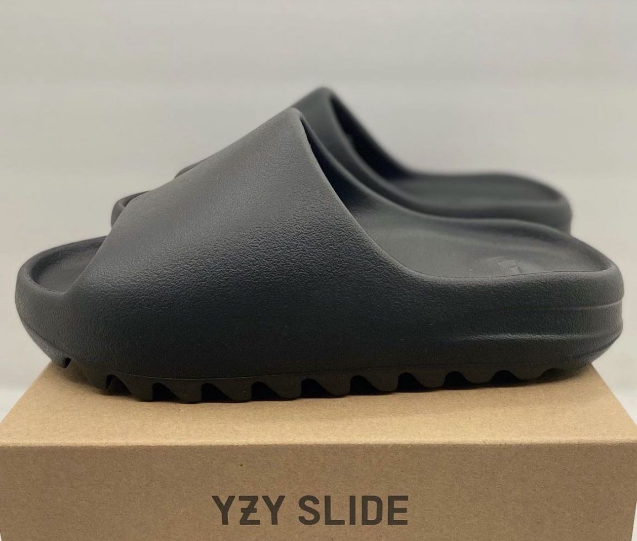 Yeezy Slides Onyx Size 5