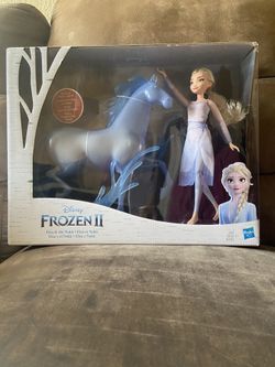 Frozen Doll & Horse 