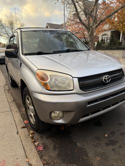 Toyota RAV4 Base 4WD