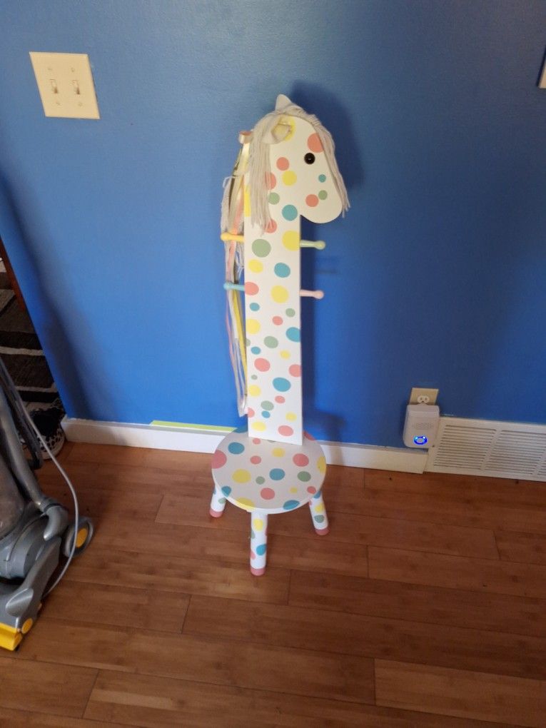 New Toddlers Girafe StoolT Coat Hanger