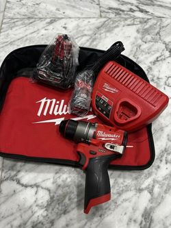Milwaukee M12 FUEL Hammer Drill/Driver Kit