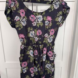 Women’s Dress Medium 