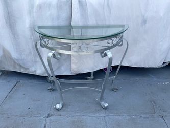 Small Metall Entryway Table (Silver Color) 32”W x 14”D x 28”1/2H Used Condition $30 Firm on Price