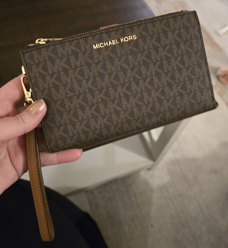Michael Kors Wallet (Like New)