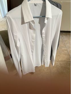 Design In Paris White blouse stretch size Medium