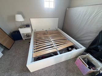 White queen bed