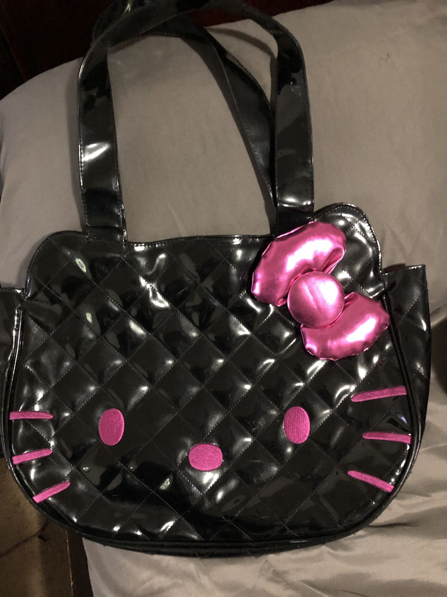 Hello Kitty Purse. No shipping cost if local, will meet up and deliver.