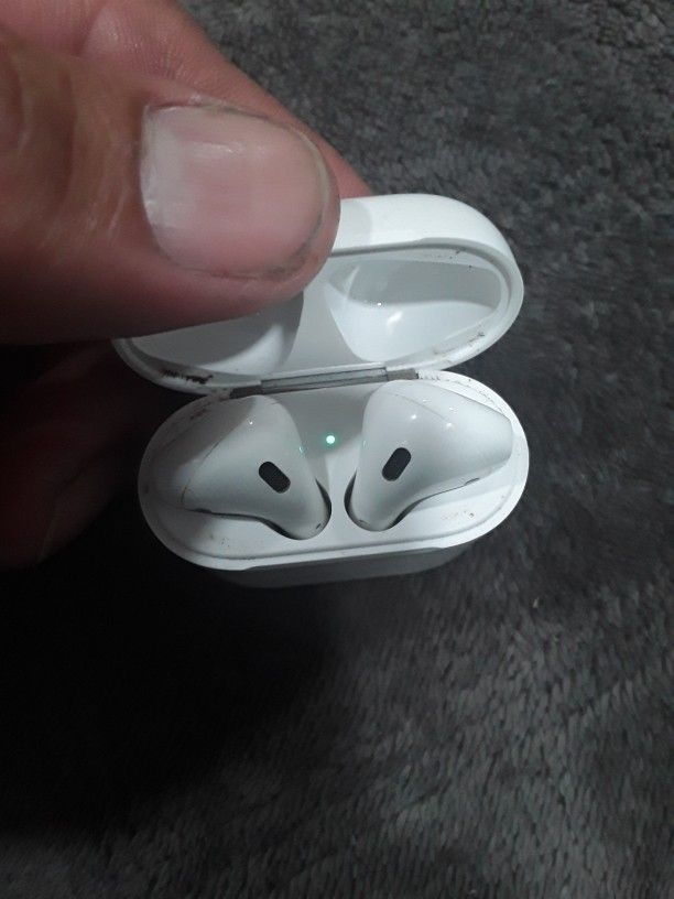 iPhone  Airpods
