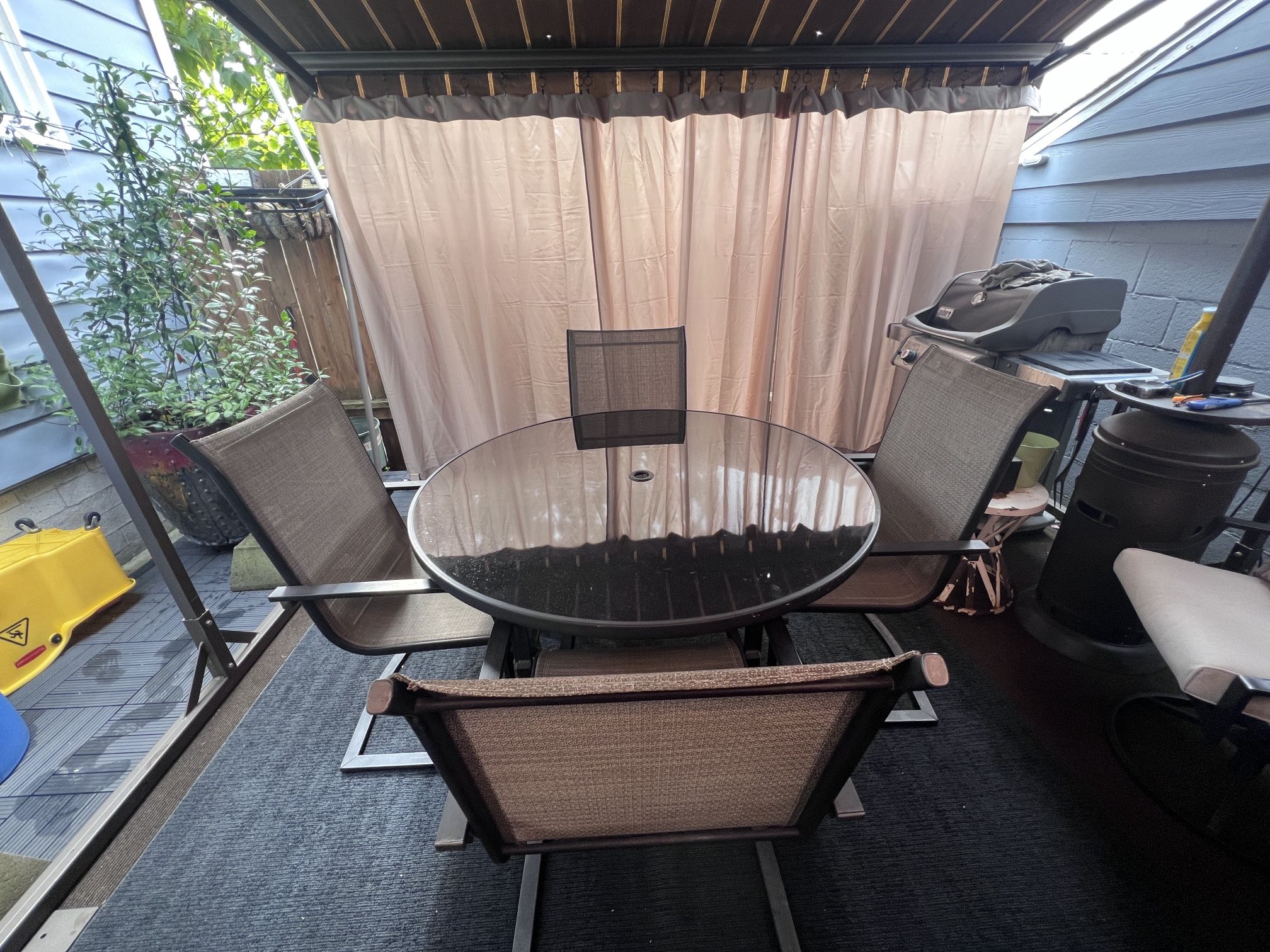Patio round table set