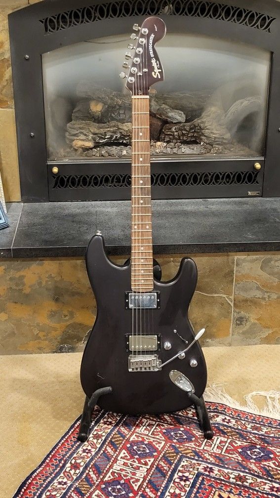Squier Standard Double Fat Strat, Amp, And Stand