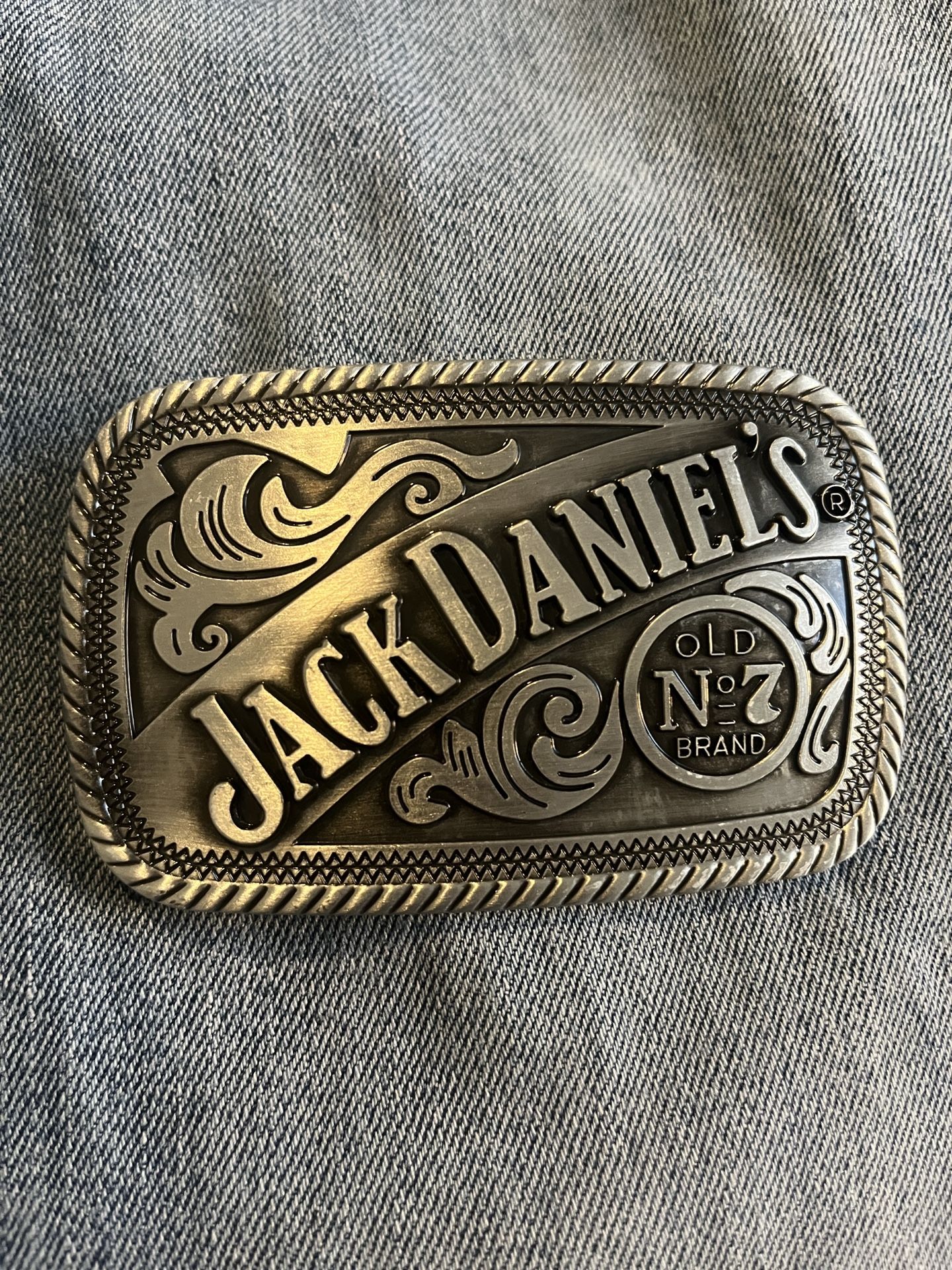 Jack Daniel's belt buckle exudes a vintage west-inspired vibe,