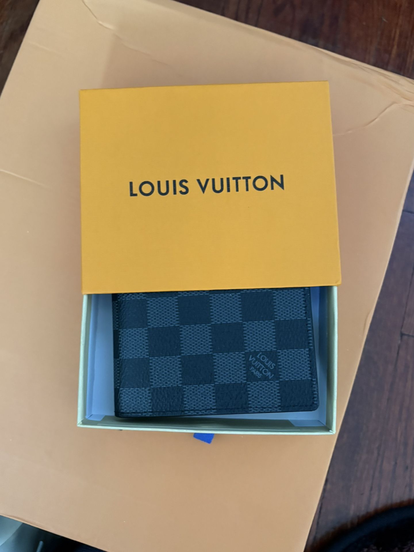 l v wallet